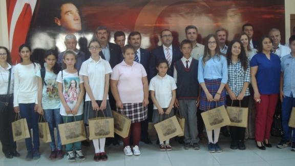   Gazi Turhan Bey Ortaokulu Evlerde Enerji Verimliği Konulu Resim Yarışmasında İl Birincisi ve İl Üçüncüsü