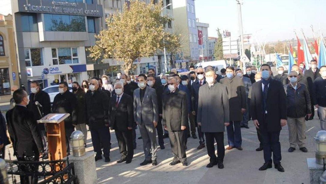 24 Kasım Öğretmenler Günü Kutlama programı çerçevesinde Atatürk Anıtı önünde çelenk sunma programı düzenlendi.